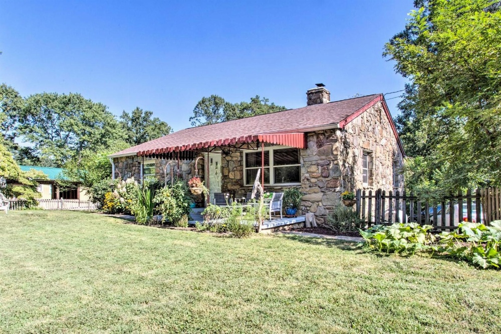 West Asheville Home with Patio, 5Mi to Dtwn!